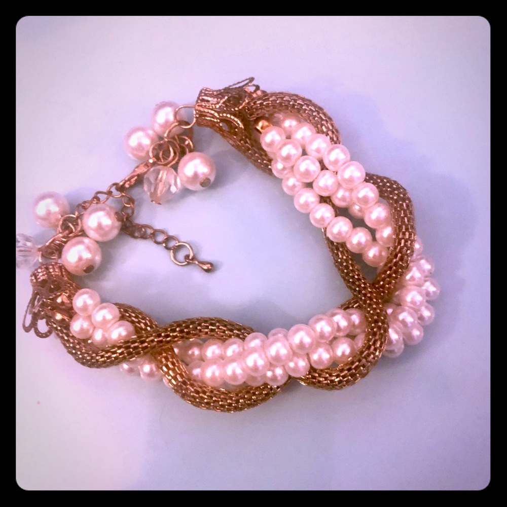 Pearl & Gold clasp costume jewelry bracelet